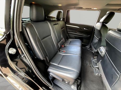 Used 2017 Toyota Highlander XLE AWD/4WD image 23