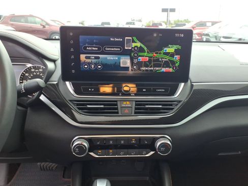 Used 2023 Nissan Altima 2.5 SR w/ SR Premium Package FWD image 10