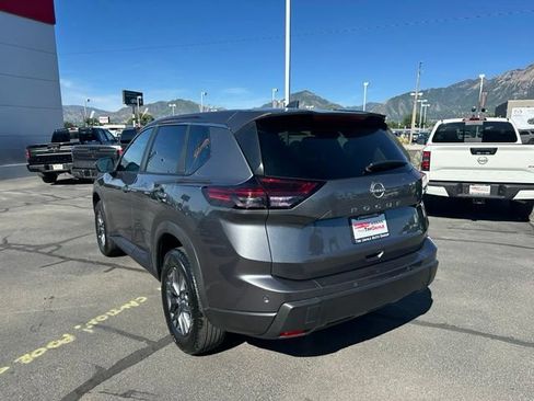 Used 2026 Nissan Rogue SV AWD/4WD image 9