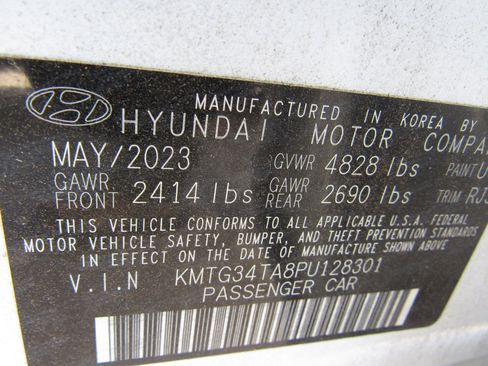 Used 2023 Genesis G70 2.0T image 6