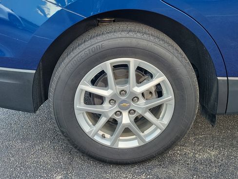 Used 2022 Chevrolet Equinox LT w/ Driver Convenience Package image 6