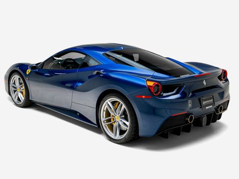 Used 2017 Ferrari 488 GTB RWD image 13