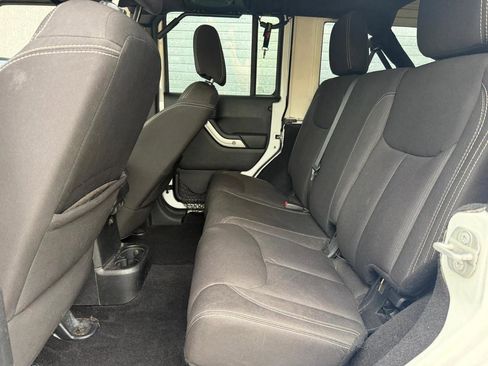 Used 2014 Jeep Wrangler Unlimited Sahara AWD/4WD image 19