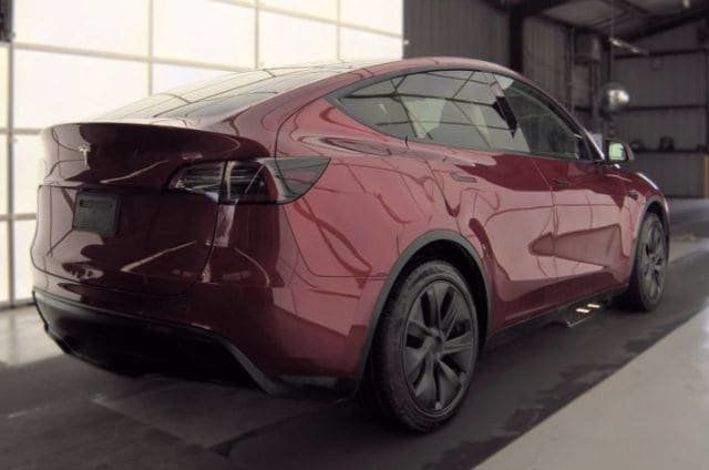 Used 2025 Tesla Model Y Long Range RWD image 2