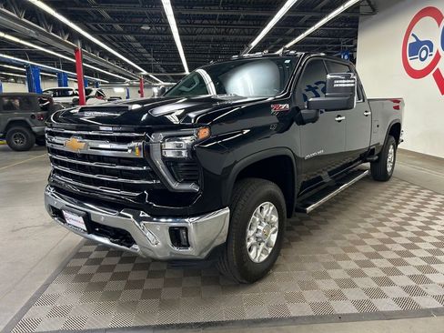 Used 2024 Chevrolet Silverado 2500 LTZ w/ LTZ Convenience Package AWD/4WD image 8