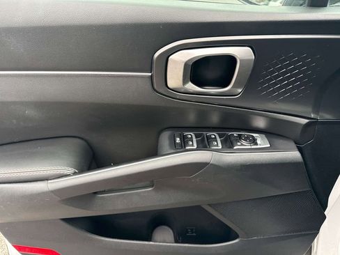 Used 2023 Kia Sorento LX image 15