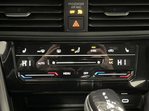 Used 2025 Volkswagen Jetta SE image 19