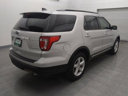 Used 2018 Ford Explorer XLT image 9