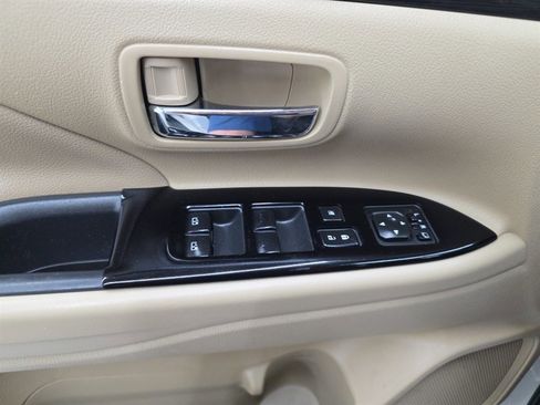 Used 2018 Mitsubishi Outlander SEL image 34