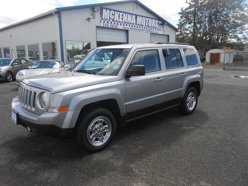 Used 2016 Jeep Patriot Sport w/ Power Value Group AWD/4WD image 5