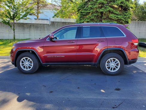 Used 2020 Jeep Grand Cherokee Laredo AWD/4WD image 2