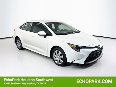Used 2024 Toyota Corolla LE FWD image 1