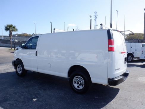 Used 2023 GMC Savana 2500 w/ Driver Convenience Package image 3