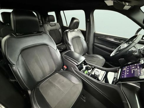 Used 2022 Jeep Grand Cherokee L Laredo image 18