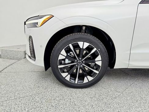 New 2026 Volvo XC60 B5 Plus w/ Protection Package Premier image 25