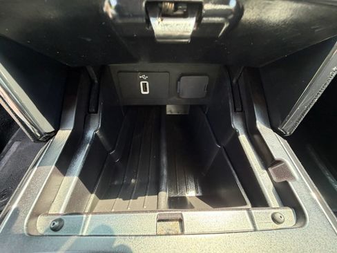 Used 2019 Ford Explorer XLT w/ Equipment Group 202A AWD/4WD image 30
