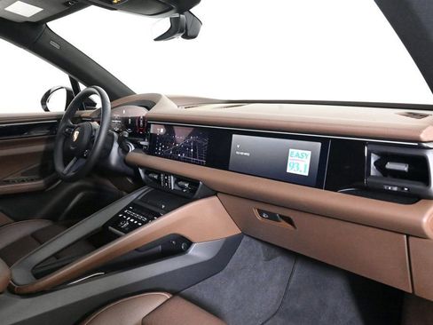 Certified 2025 Porsche Macan 4 Electric image 17