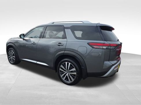 Used 2022 Nissan Pathfinder Platinum w/ Cargo Package image 5