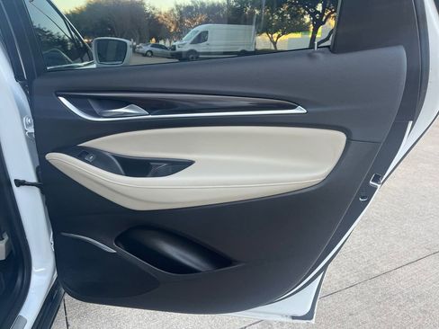 Used 2019 Buick Enclave Essence image 17