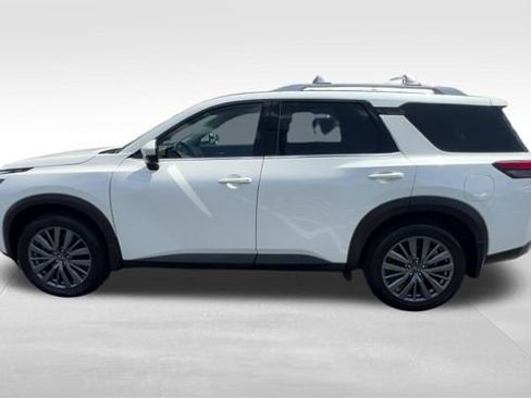 Used 2023 Nissan Pathfinder SL w/ SL Premium Package AWD/4WD image 3