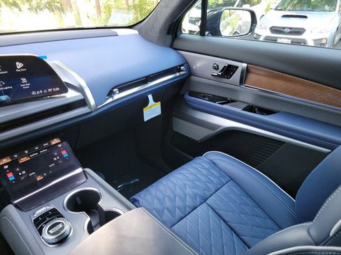 New 2026 Cadillac Vistiq Premium Luxury w/ LPO, Floor Liner Package image 15