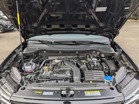 Used 2025 Volkswagen Taos SE w/ Panoramic Sunroof Package image 36