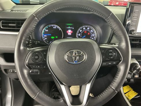 Used 2020 Toyota RAV4 XLE w/ XLE Grade Weather Package AWD/4WD image 9