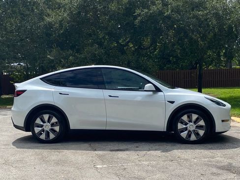 Used 2023 Tesla Model Y AWD image 9