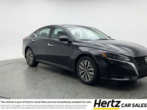 Used 2025 Nissan Altima 2.5 SV image 1