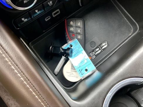 Used 2022 GMC Yukon SLT w/ SLT Premium Package image 29