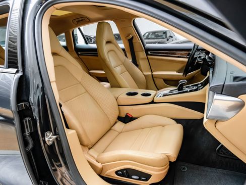 Used 2023 Porsche Panamera 4 Platinum Edition image 37