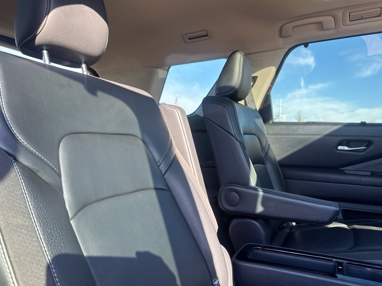 Certified 2024 Nissan Pathfinder SL w/ SL Premium Package FWD image 37