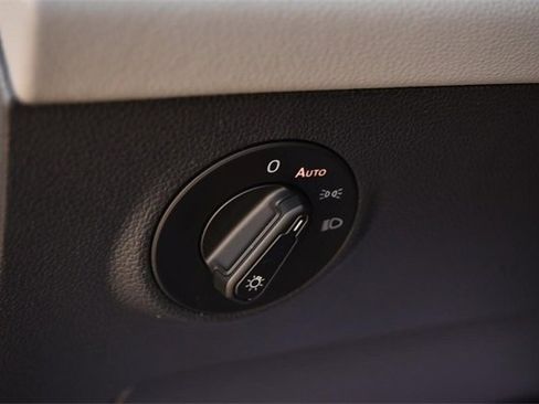 Certified 2023 Volkswagen Taos SE image 11