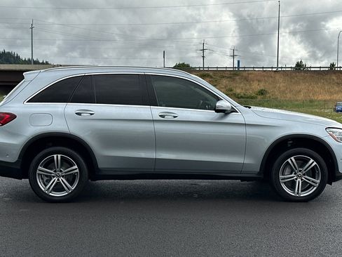 Used 2021 Mercedes-Benz GLC 300 4MATIC image 2