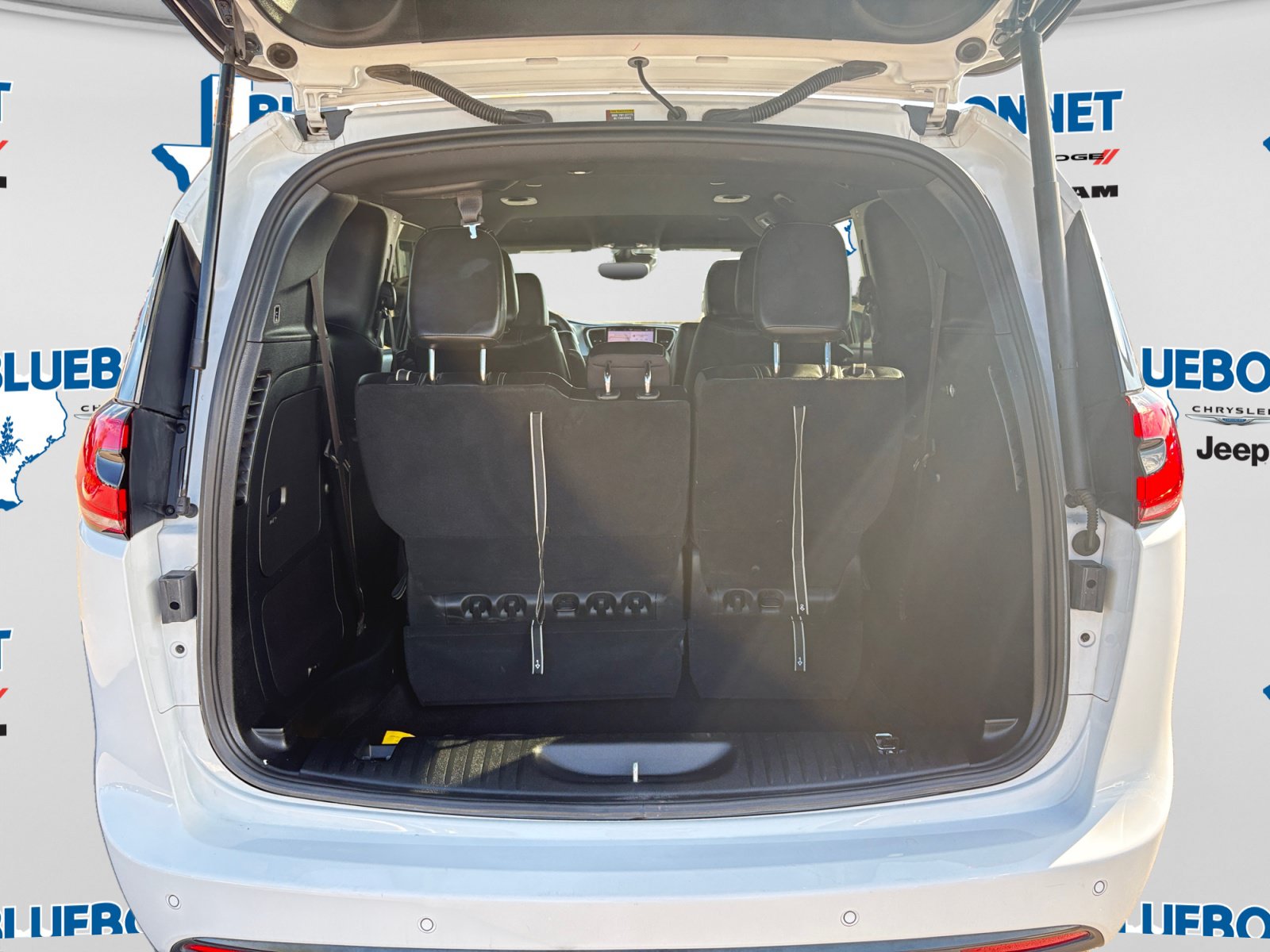 Used 2024 Chrysler Pacifica Limited FWD image 22