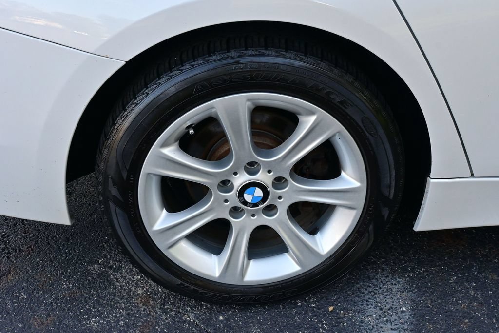 Used 2013 BMW 328i xDrive Sedan AWD/4WD image 17
