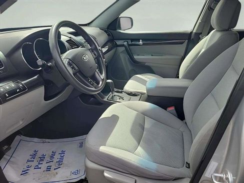 Used 2013 Kia Sorento LX image 12