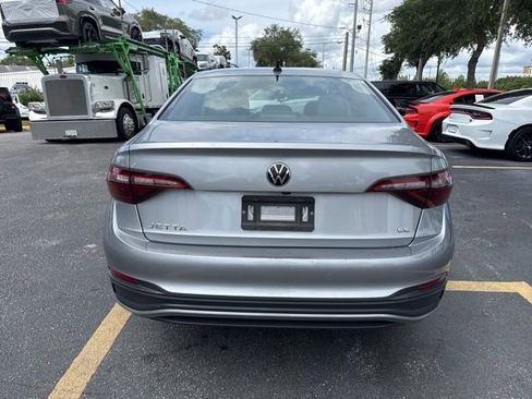 Used 2024 Volkswagen Jetta SE FWD image 4