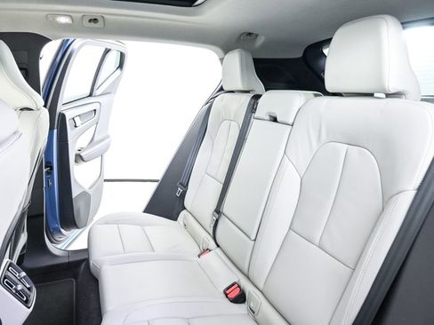 Certified 2025 Volvo XC40 B5 Plus image 23