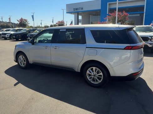 Used 2022 Kia Carnival LX FWD image 5