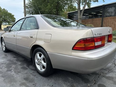 Used 1997 Lexus ES 330 FWD image 4