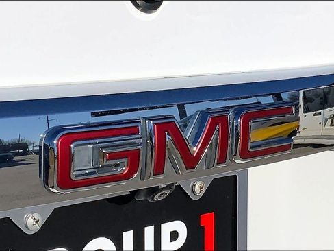 Used 2021 GMC Acadia Denali image 9