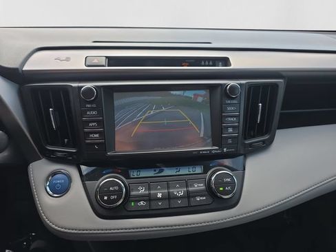 Used 2018 Toyota RAV4 Limited AWD/4WD image 16
