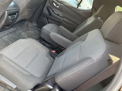 Used 2023 Chevrolet Traverse LT w/ LPO, Floor Liner Package FWD image 11