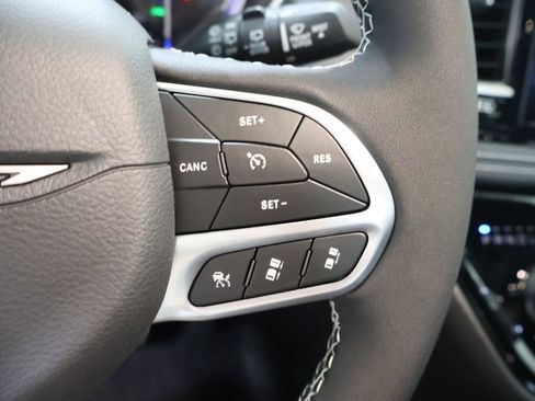 New 2027 Chrysler Pacifica Select FWD image 23