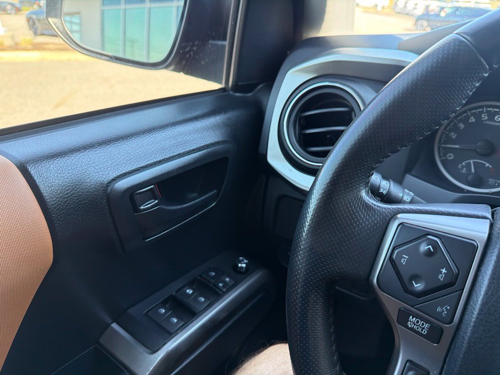 Used 2017 Toyota Tacoma SR5 w/ Tow Package RWD image 21