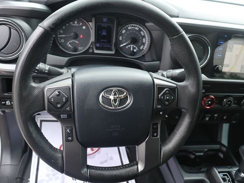 Used 2019 Toyota Tacoma TRD Sport w/ Technology Package AWD/4WD image 30