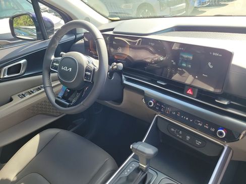 New 2026 Kia Carnival FWD image 8