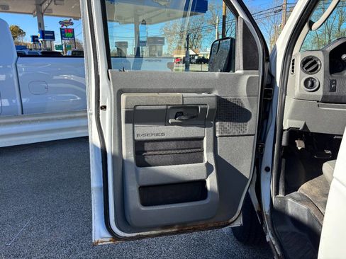 Used 2011 Ford E-250 and Econoline 250 w/ Commercial Cargo Van Pkg image 8