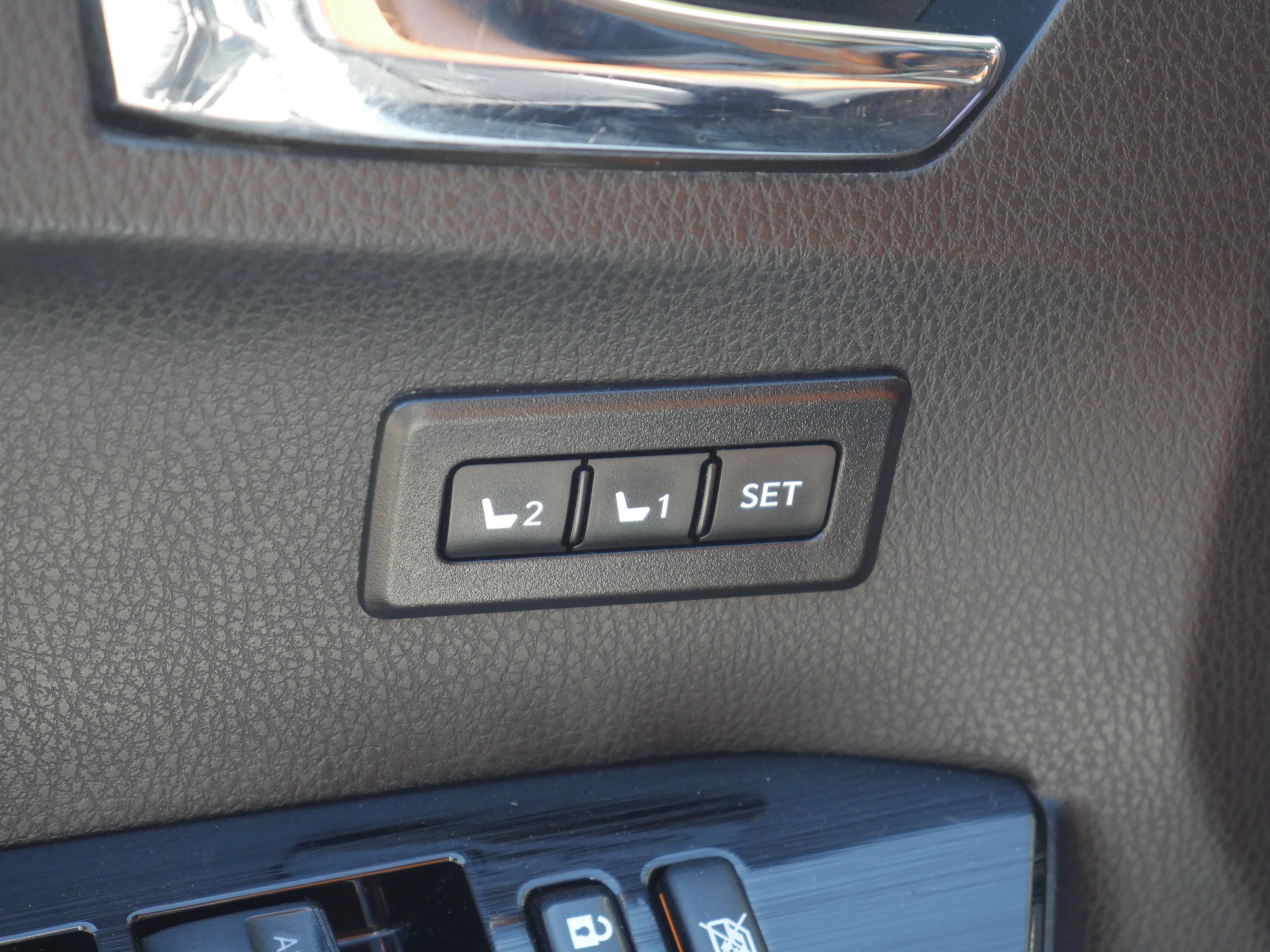 Used 2017 Toyota RAV4 Limited w/ Advanced Technology Package AWD/4WD image 38